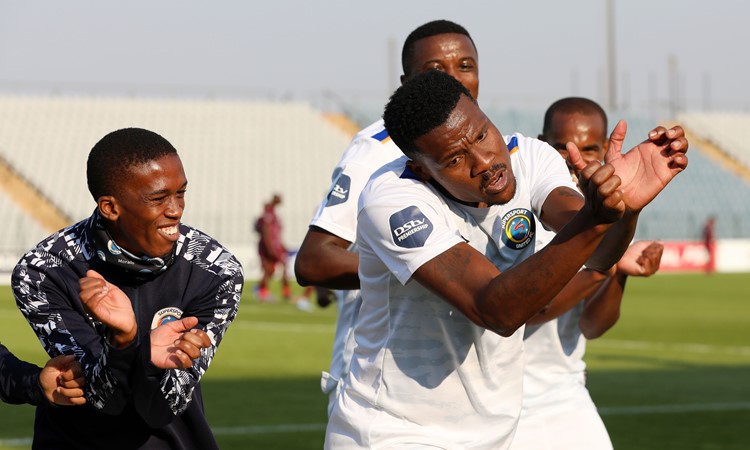 SuperSport thump Swallows to go second